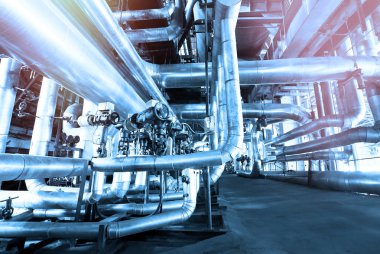 donanımları, kablolar ve borular modern Endüstr içinde bulunan