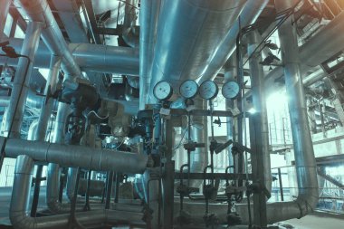 Sanayi Bölgesi, çelik boru hatları, vanalar, kabloları ve yürüyüş yolları