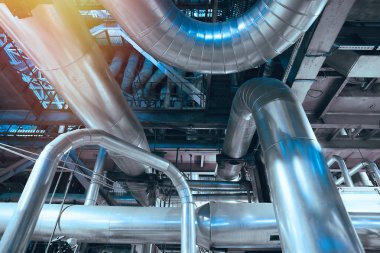 donanımları, kablolar ve borular modern Endüstr içinde bulunan