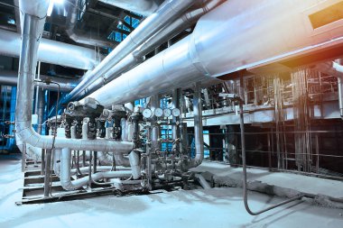 donanımları, kablolar ve borular modern Endüstr içinde bulunan