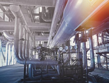 donanımları, kablolar ve borular modern Endüstr içinde bulunan