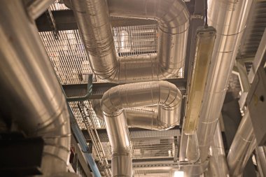 donanımları, kablolar ve borular modern Endüstr içinde bulunan