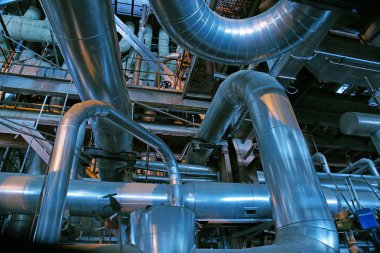 Endüstriyel çelik boru hatları, vanalar, kablolar ve geçitler