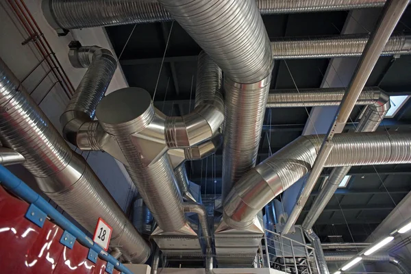 Ipari légkondicionálású szellőzőcsövek és szellőzőcsatornák — Stock Fotó