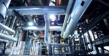 donanımları, kablolar ve borular modern Endüstr içinde bulunan