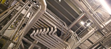 donanımları, kablolar ve borular modern Endüstr içinde bulunan