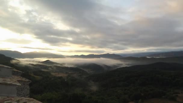 Beau lever de soleil dans les montagnes — Video