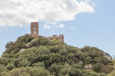 Kale Pedres bir görünüm Sardunya şehirde Olbia yakınındaki