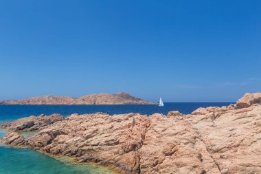 Isola Rossa (Red Island) bakan çok güzel bir köydür 