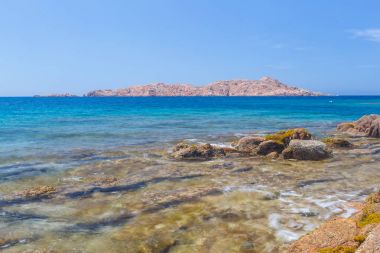 Isola Rossa (Red Island) bakan çok güzel bir köydür 
