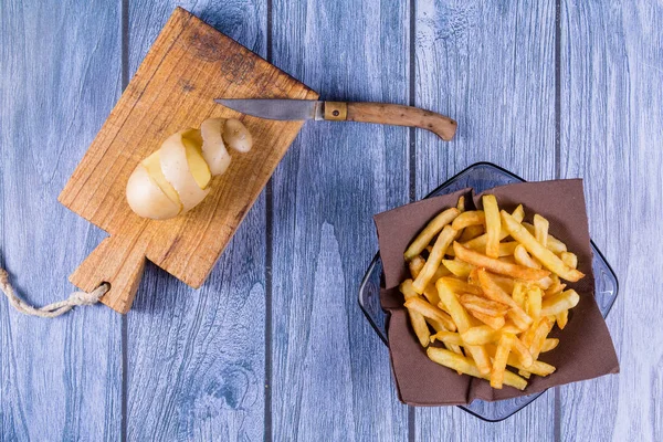 Patates cipsi, patates kızartması arka planı, yakın plan.