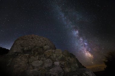 Nuraghe La Prisgiona gece