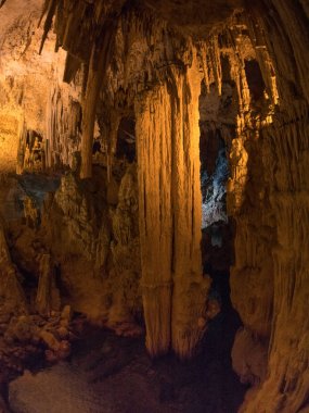 Sardinya Nettuno mağarada