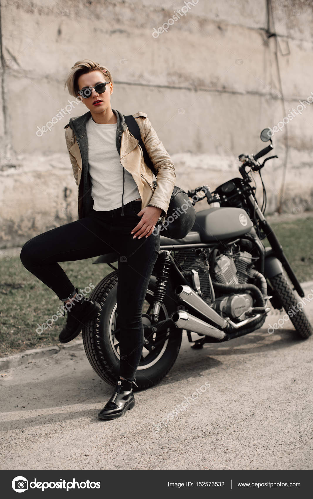 girl on bike, motorcycle, leather outfit, short hair, dark colors - SeaArt  AI