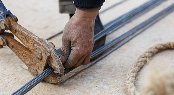 El özelliği bir işçinin, kelepçe çelik sahne,