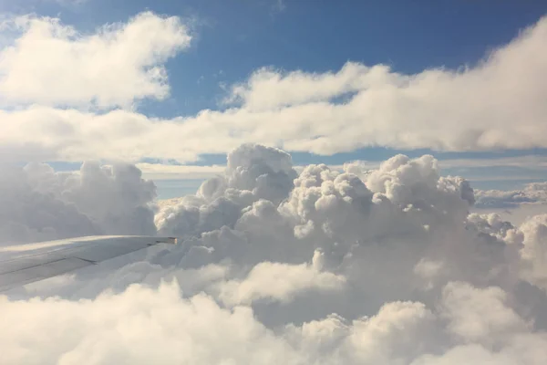 Ala del avión desde la ventana — Foto de Stock