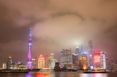 Modern şehir gece sahne, gökdelen shanghai, Çin