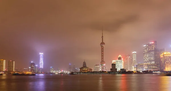 현대 도시 야경, 고층 빌딩에서 상하이, 중국 — 스톡 사진
