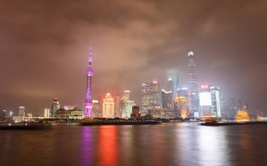 Modern şehir gece sahne, gökdelen shanghai, Çin