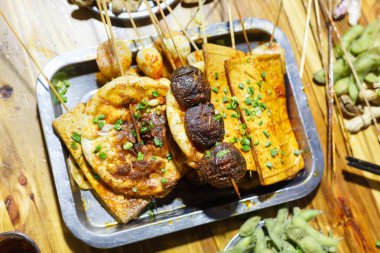 Çin Sichuan tarzı Barbekü sebze tabağı