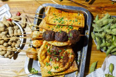 Çin Sichuan tarzı Barbekü sebze tabağı