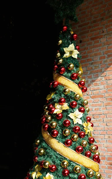 Gleaming Christmas tree background — Stock Photo, Image