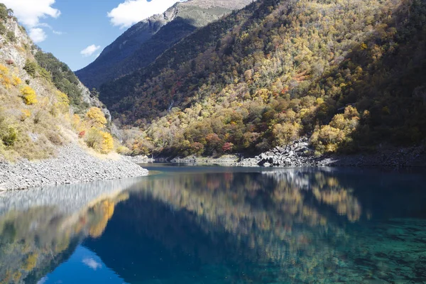 Sichuan china songpinggou herbstliche landschaft — Stockfoto