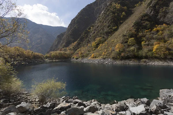 Sichuan china songpinggou herbstliche landschaft — Stockfoto