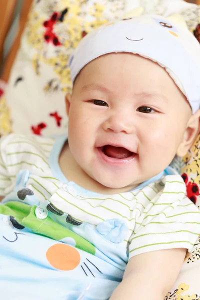 A smiling babyboy; head closeup — Stock Photo, Image