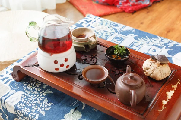 Китайцы пьют чай стиль жизни, натюрморт — стоковое фото