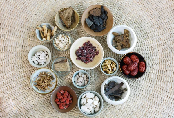 Medicina herbal tradicional china — Foto de Stock