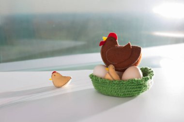 Bir tavuk ve iki tavuk