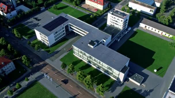 Adembenemende Luchtfoto Van Bauhaus Dessau Duitsland Gemaakt Met Drone — Stockvideo