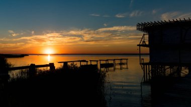 Kaliningrad, varoşlarda, günbatımı, Baltık Denizi Bay