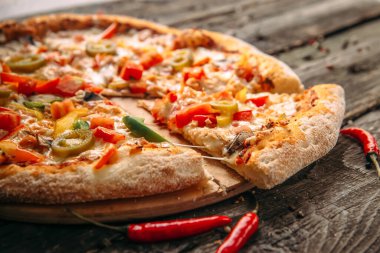 Biberli pizza ve biberli jalapeno.