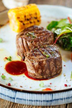 Mısırlı ızgara fileminyon biftek.