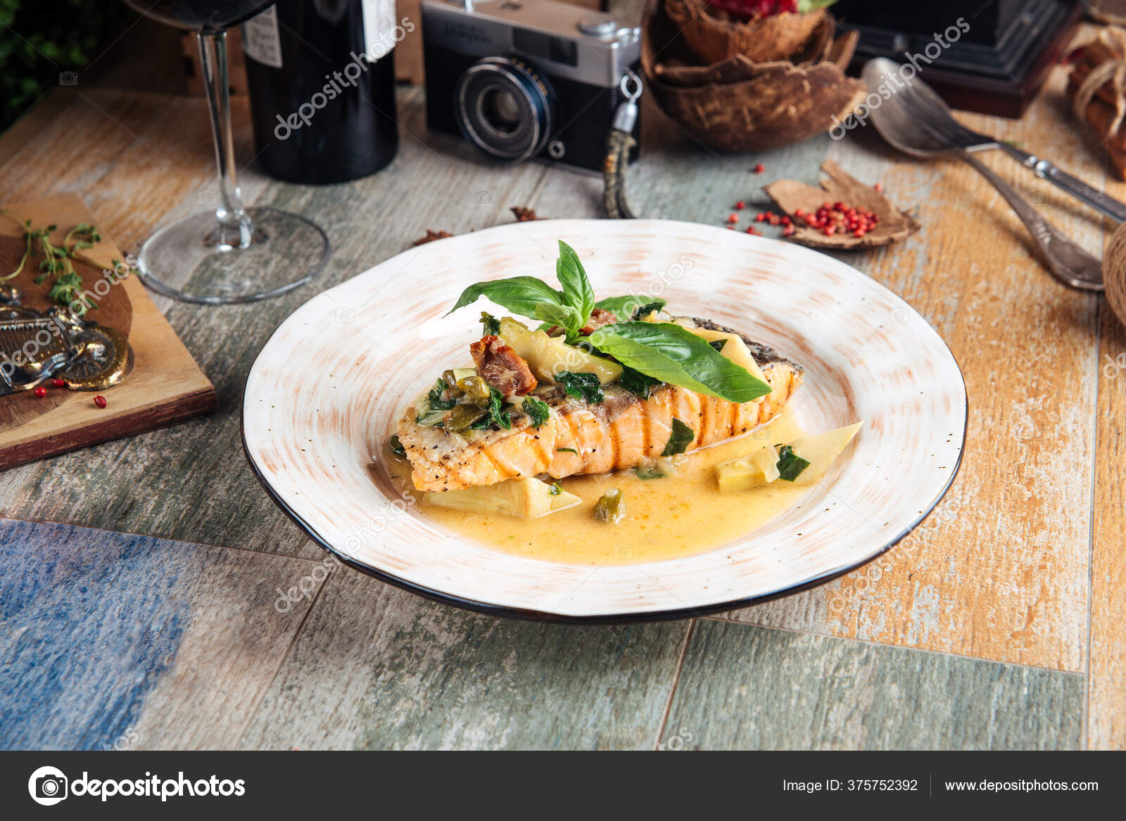 Grilled salmon fillet with sauce balsamic leaves — Stock Photo