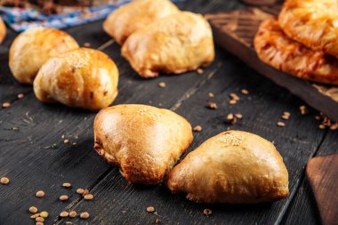 Orta Doğu Mutfağı Asyalı Fırında Samsa Turtası