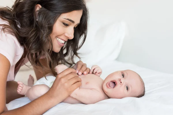 Madre con su bebé — Foto de Stock