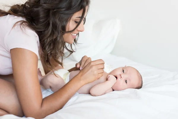 Mãe com seu bebê — Fotografia de Stock