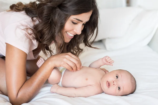 Mãe com seu bebê — Fotografia de Stock