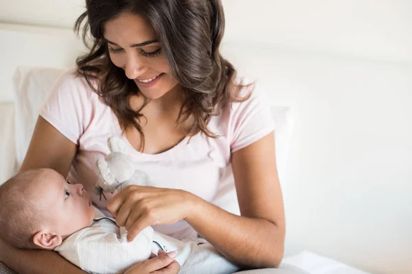 Mère avec bébé — Photo