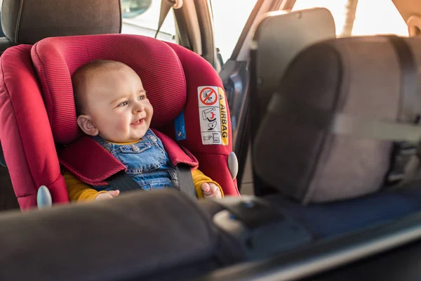 Μωρό σε κάθισμα αυτοκινήτου — Φωτογραφία Αρχείου