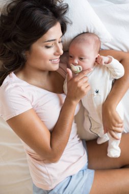 Bebek ile anne