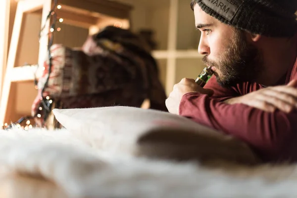 Young man vaping — Stock Photo, Image