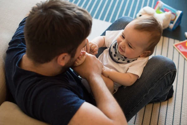 Father playing with baby — Stock Photo, Image