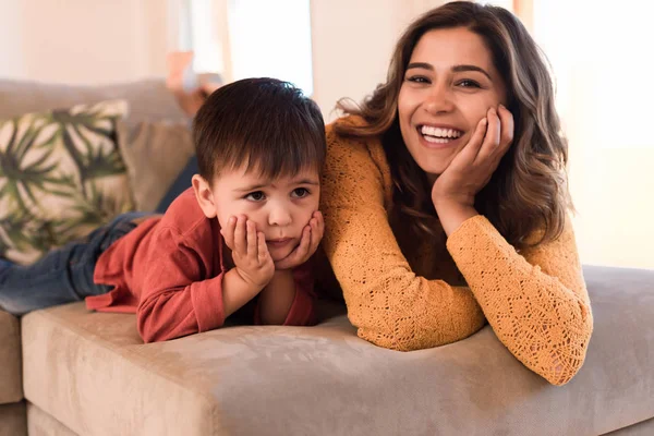 Mother and son relaxing in the living room — 스톡 사진