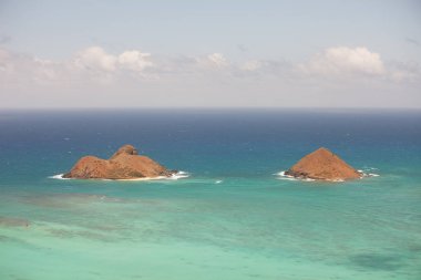 Vintage sahil Oahu, Hawaii güzel bir gün kapalı küçük adaların atış tarz.