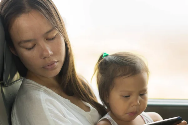 Parent Son Enfant Qui Suivent Entraînement Qui Prennent Une Pause — Photo