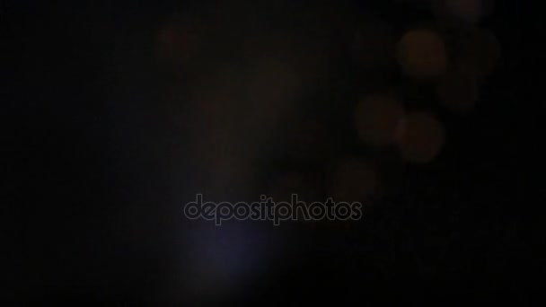 Kolorowych fajerwerków eksplodujących w nocne niebo. — Wideo stockowe